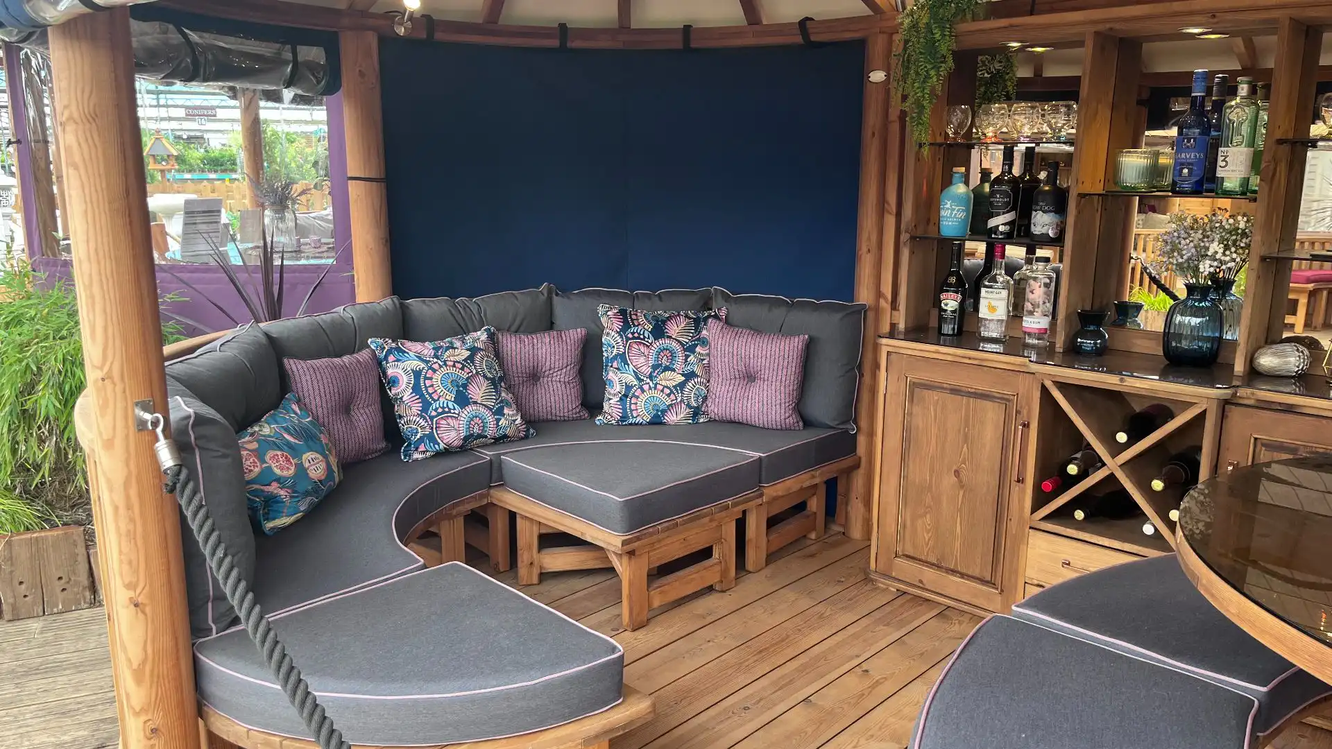 Oval Savannah Ex-Display available at Newhaven (Sussex)