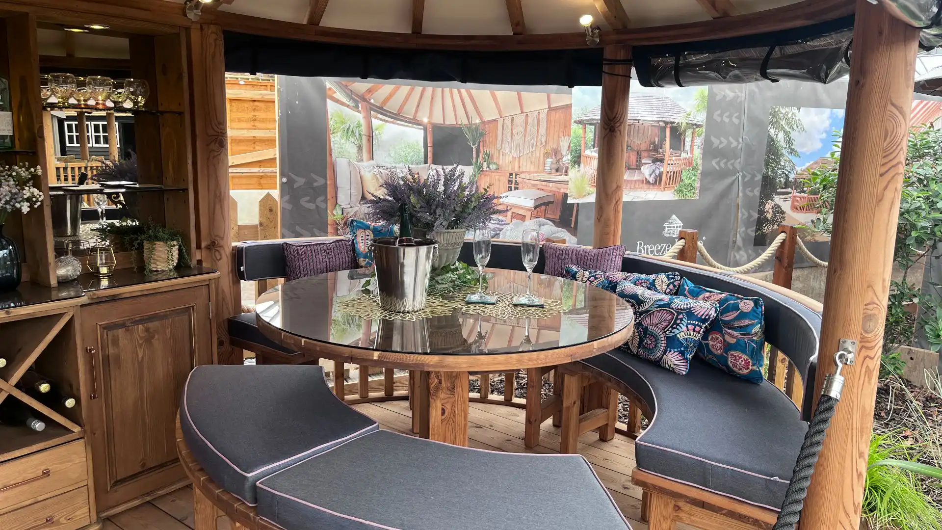 Oval Savannah Ex-Display available at Newhaven (Sussex)