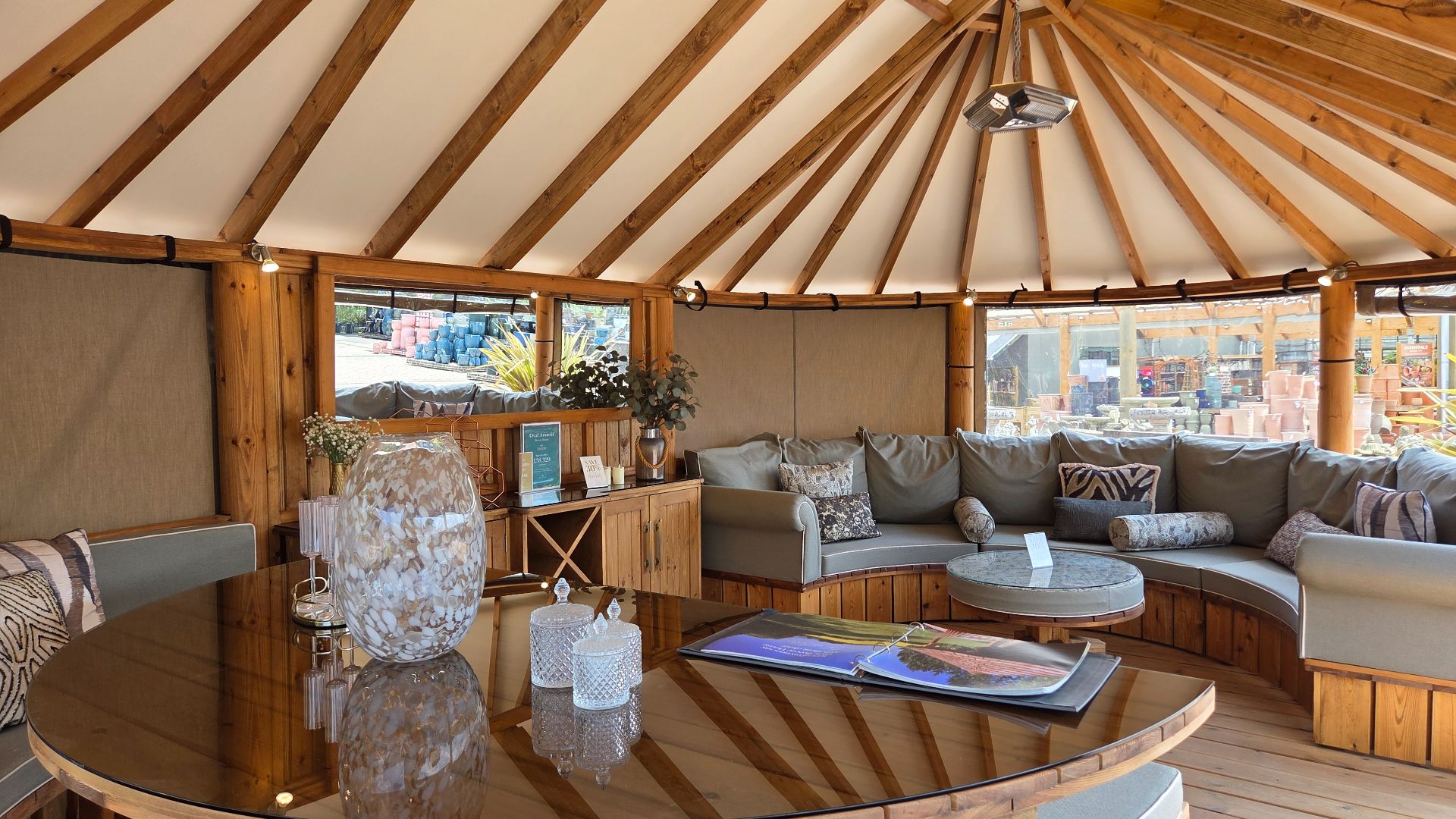 Oval Amazni Ex-Display available at Horsham (Sussex)