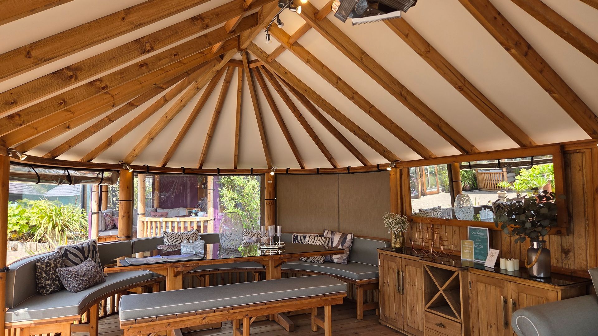 Oval Amazni Ex-Display available at Horsham (Sussex)