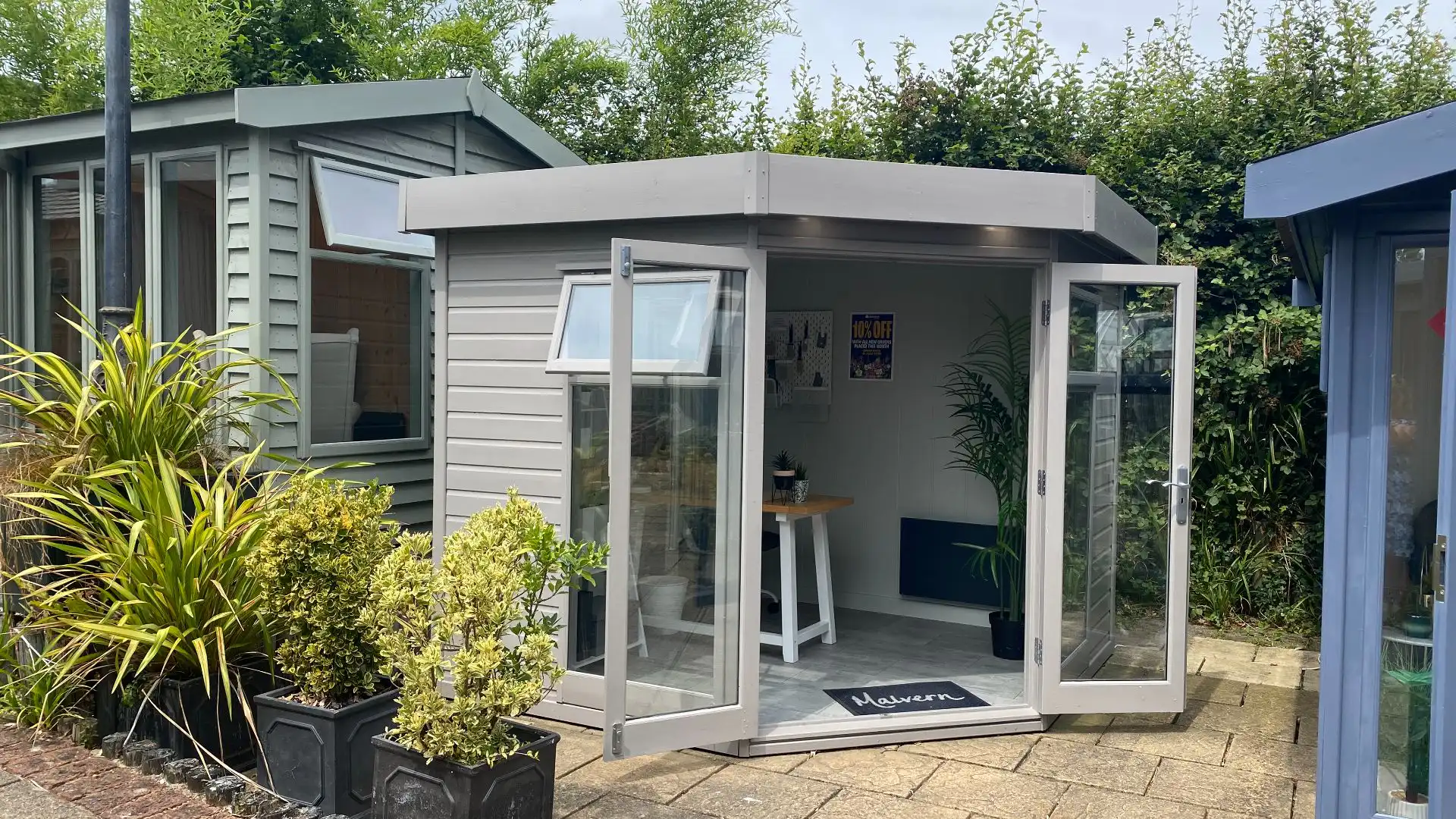 Studio Corner Flat  Ex-Display available at Chippenham (Wiltshire)