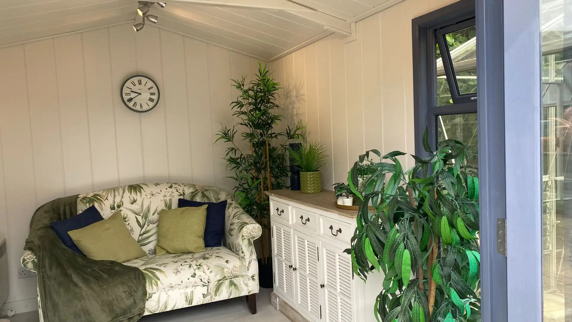 Studio Apex Ex-Display available at Chippenham (Wiltshire)