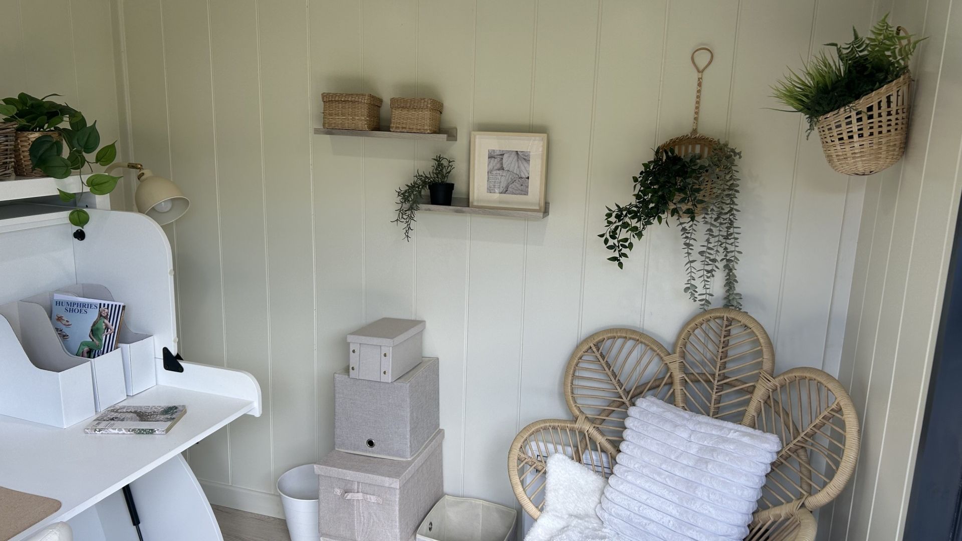 Studio Corner Flat Ex-Display available at Cheltenham (Gloucestershire)