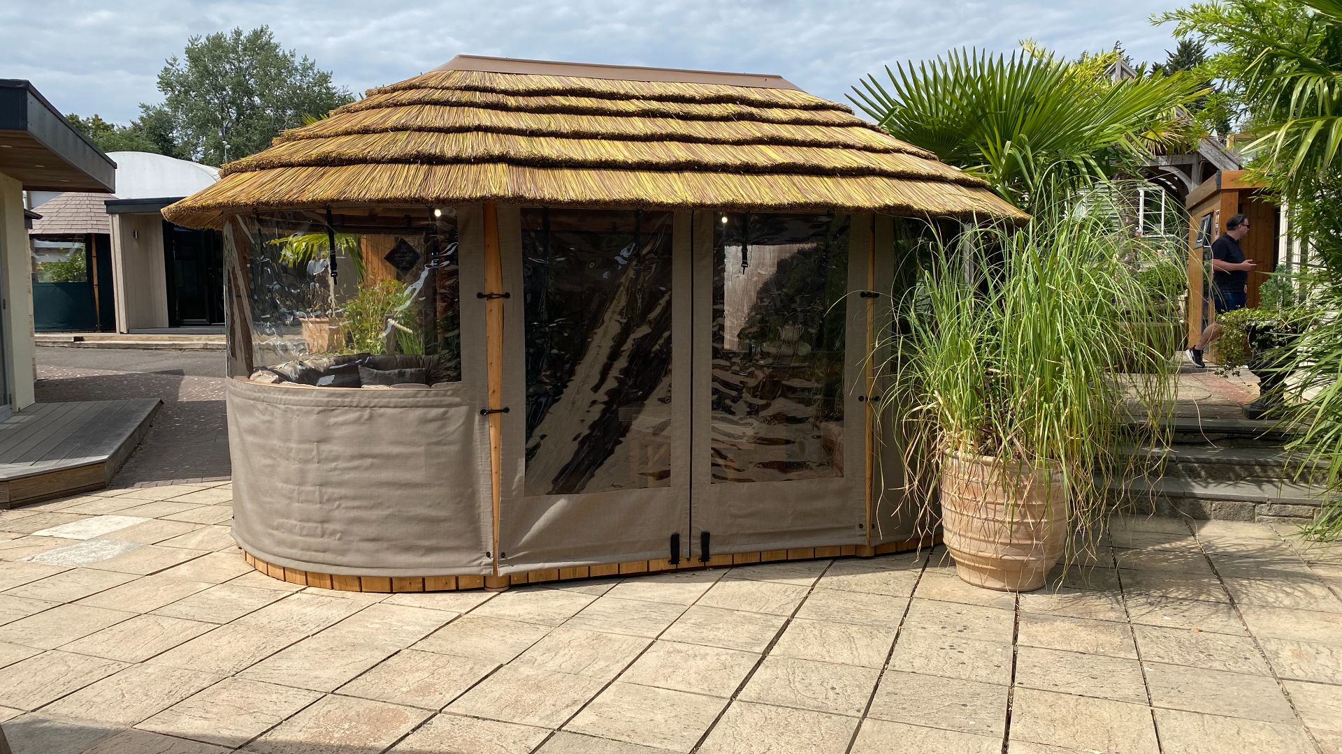 Oval Savannah Ex-Display available at Chippenham (Wiltshire)