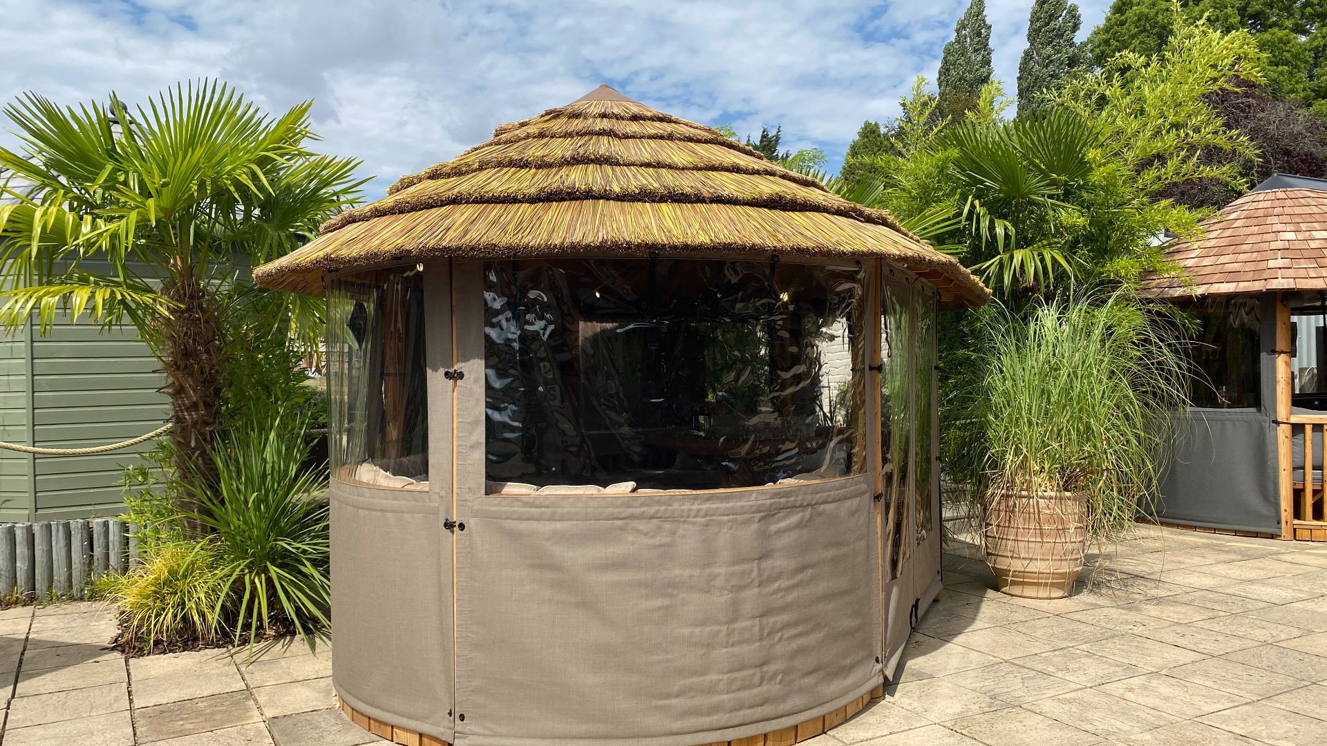 Oval Savannah Ex-Display available at Chippenham (Wiltshire)