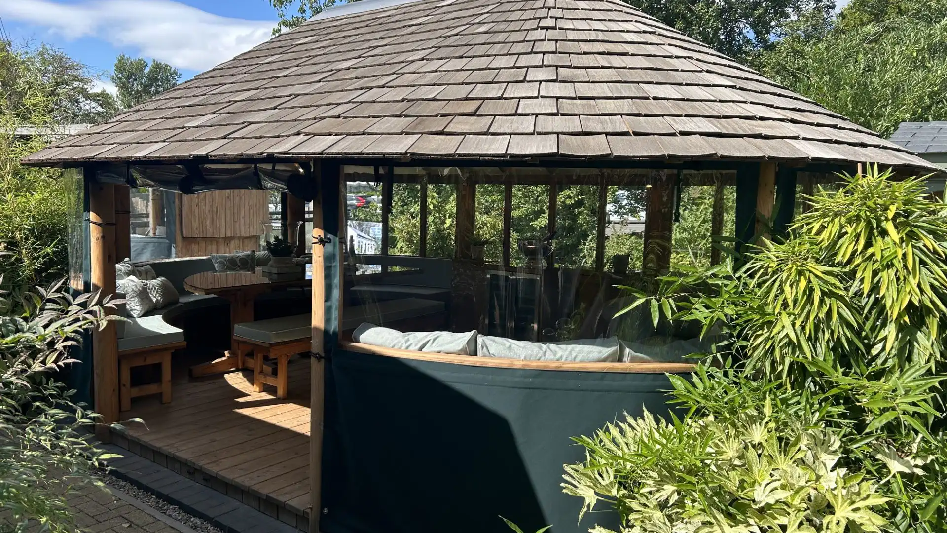 Oval Amanzi Breeze House Ex-Display available at Cheltenham (Gloucestershire)