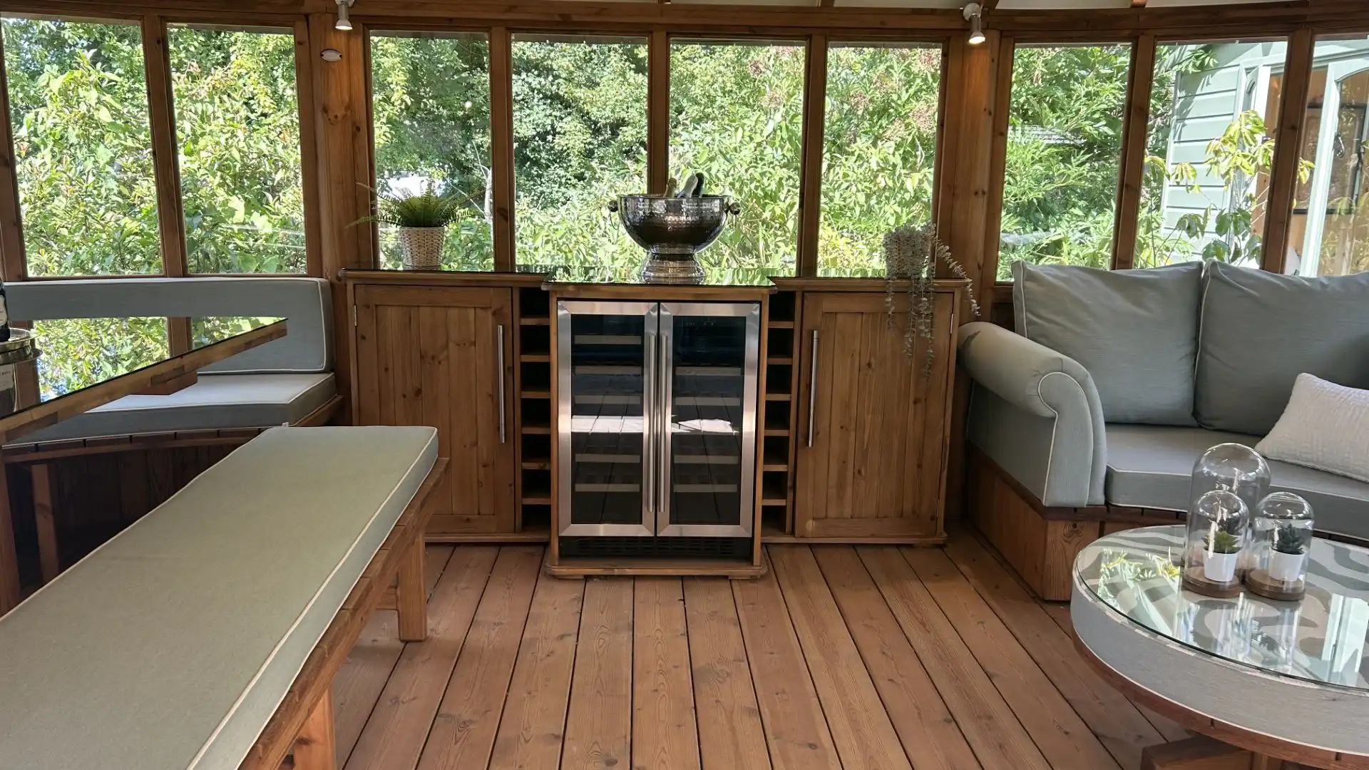 Oval Amanzi Breeze House Ex-Display available at Cheltenham (Gloucestershire)