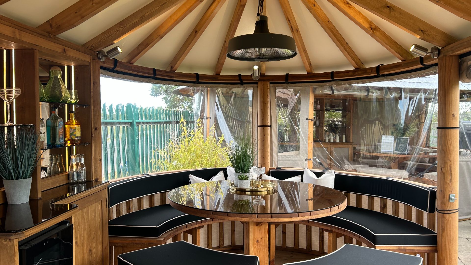 Oval Savannah Breeze House Ex-Display available at Cheltenham (Gloucestershire)