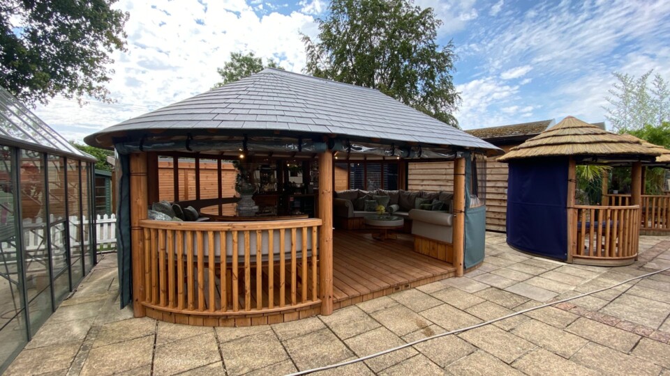 Oval Amanzi Ex-Display available at Chippenham (Wiltshire)
