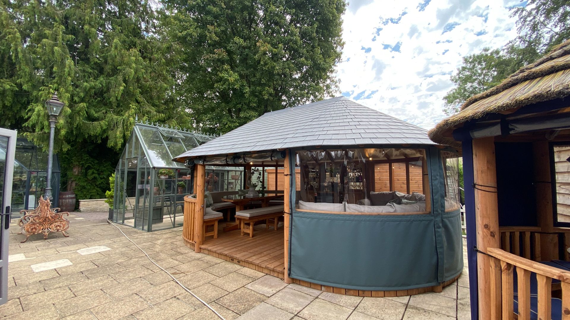 Oval Amanzi Ex-Display available at Chippenham (Wiltshire)