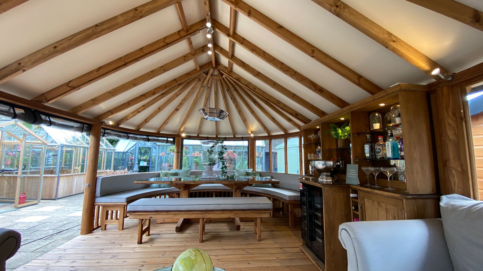 Oval Amanzi Ex-Display available at Chippenham (Wiltshire)