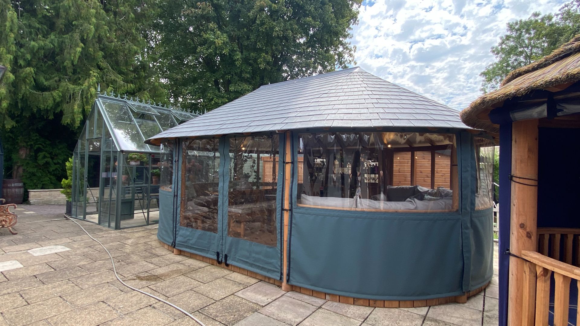 Oval Amanzi Ex-Display available at Chippenham (Wiltshire)