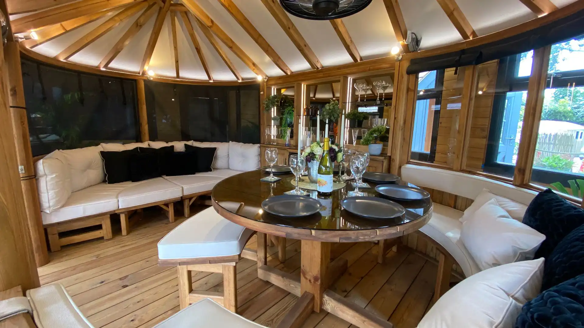 Oval Savannah Ex-Display available at Chippenham (Wiltshire)