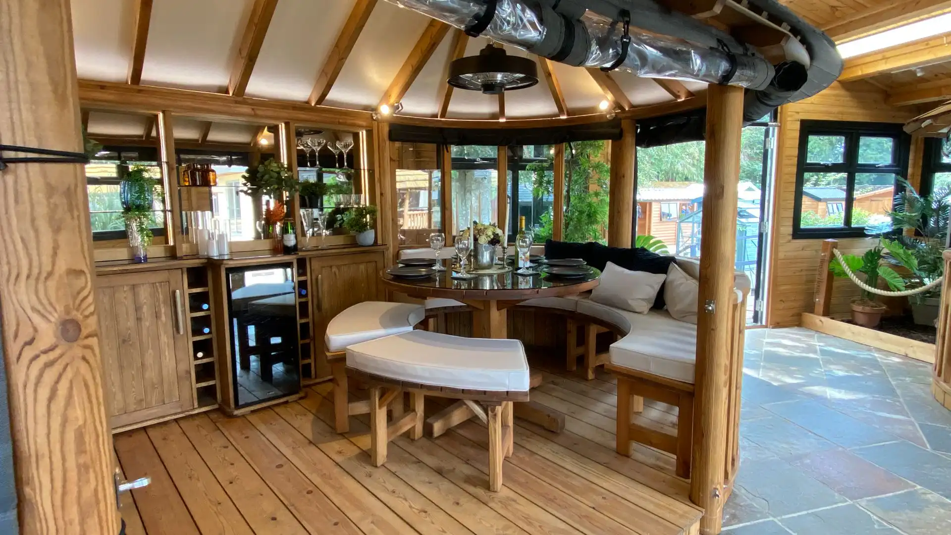 Oval Savannah Ex-Display available at Chippenham (Wiltshire)