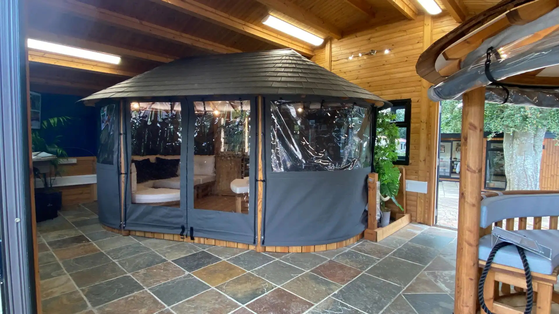 Oval Savannah Ex-Display available at Chippenham (Wiltshire)