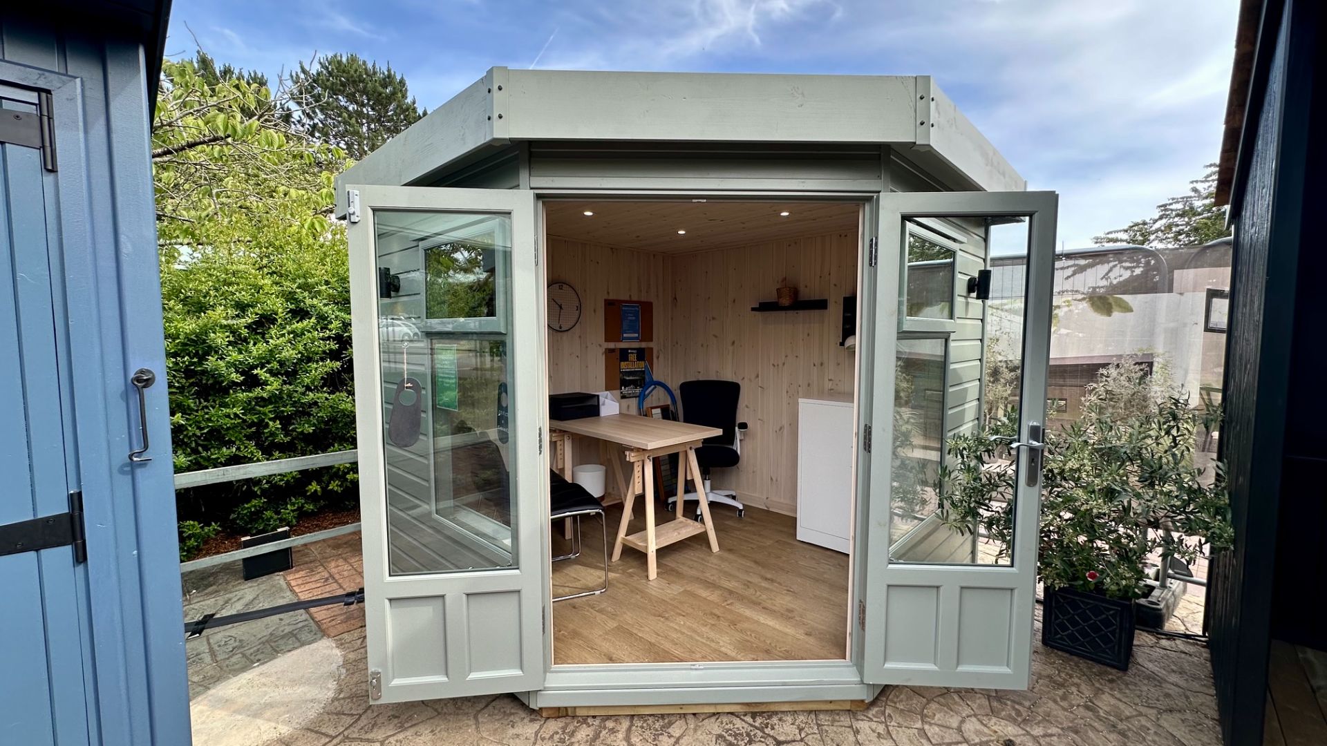 Studio Corner Flat Ex-Display available at Abingdon (Oxfordshire)