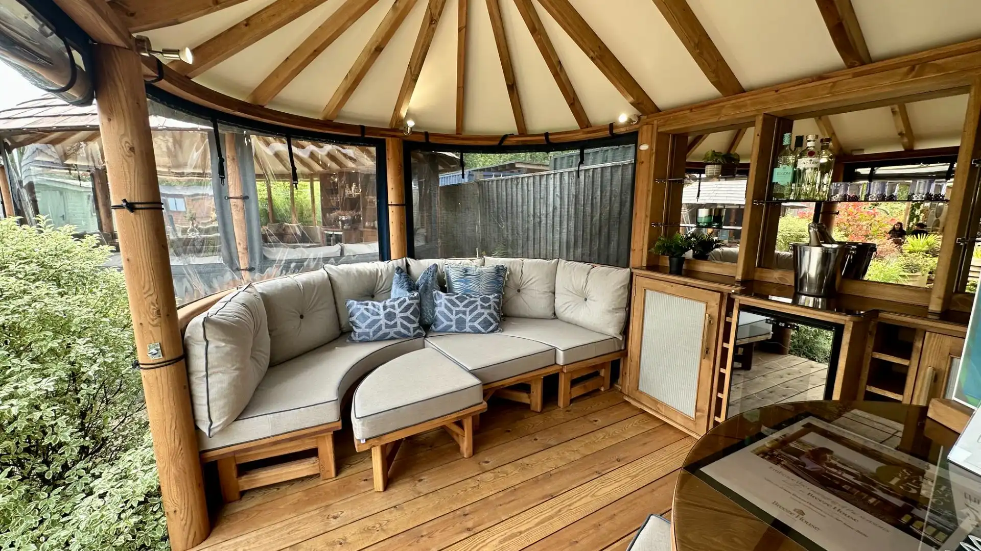 Oval Savannah Ex-Display available at Abingdon (Oxfordshire)