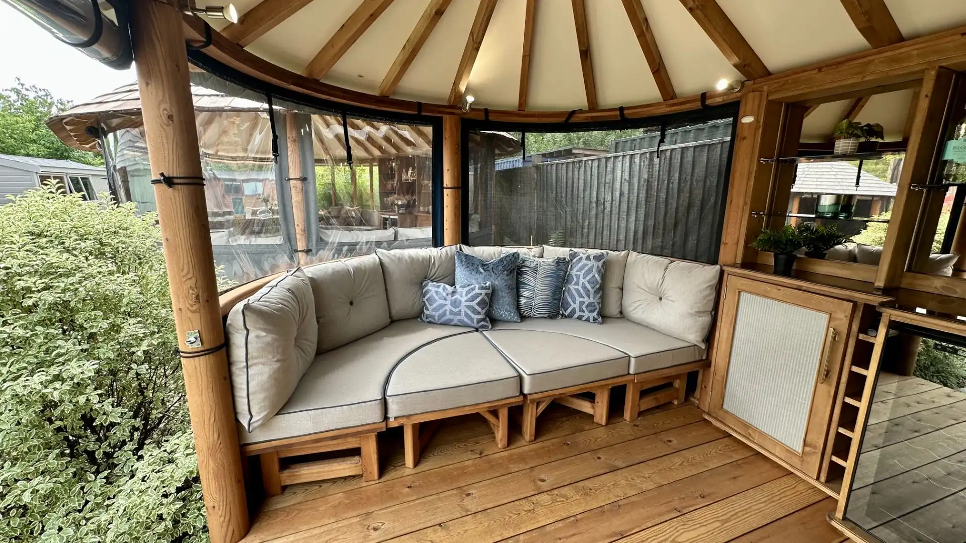 Oval Savannah Ex-Display available at Abingdon (Oxfordshire)