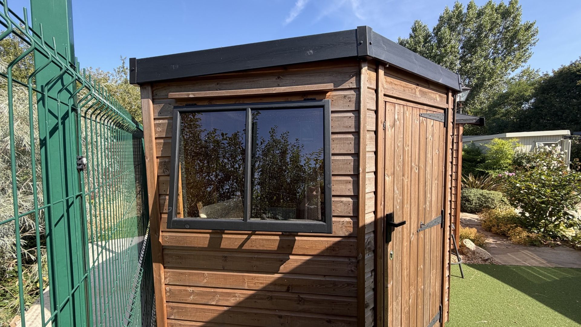 Malvern Heavy Duty Corner Ex-Display available at Buckingham (Buckinghamshire)